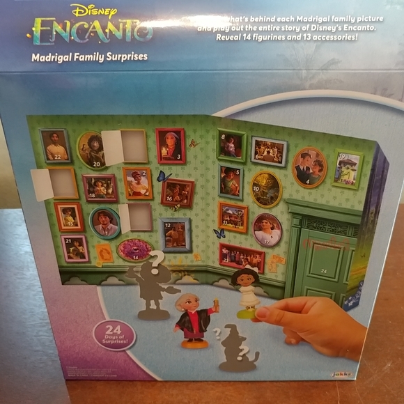 NIB Disney Encanto Madrigal Family Surprise Pack Figurines & Accessories Advent - Picture 7 of 13